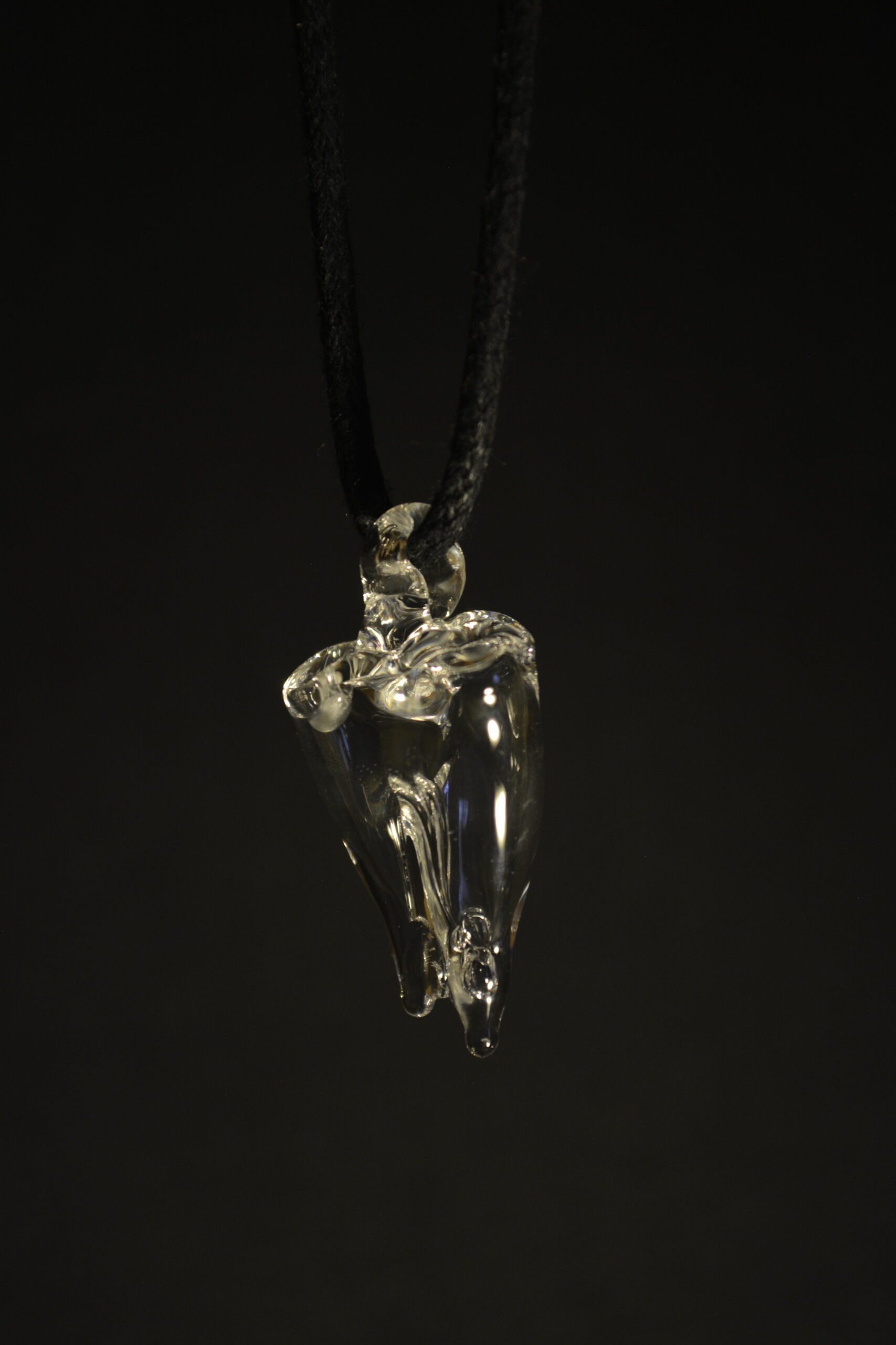 Collier dent en verre soufflé