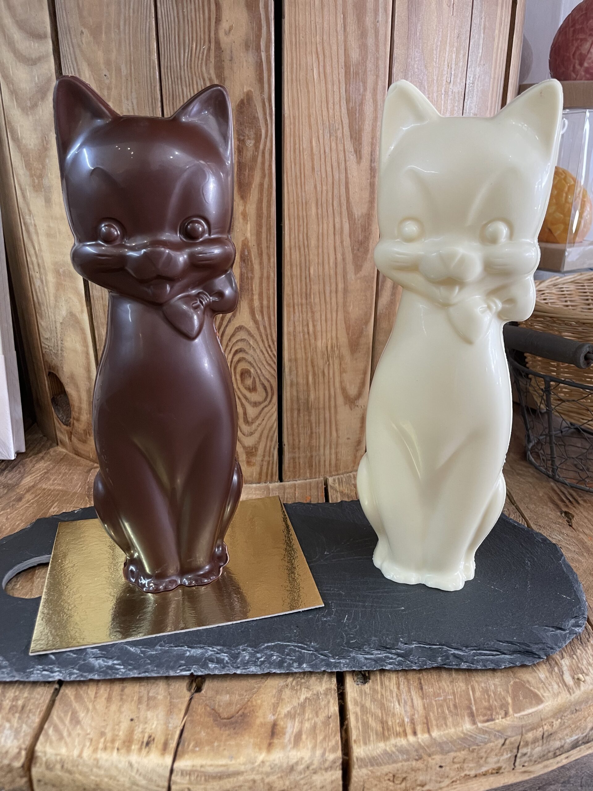 Sujet "Chat" en chocolat noir, blanc ou lait Merci de préciser la nature du chocolat souhaité