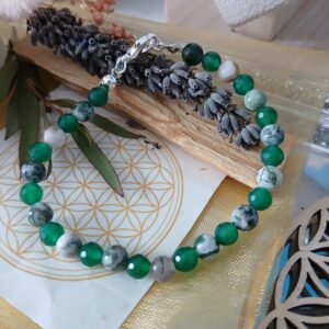 Ce bracelet est authentique, les perles sont en Agate Arbre et Agate verte