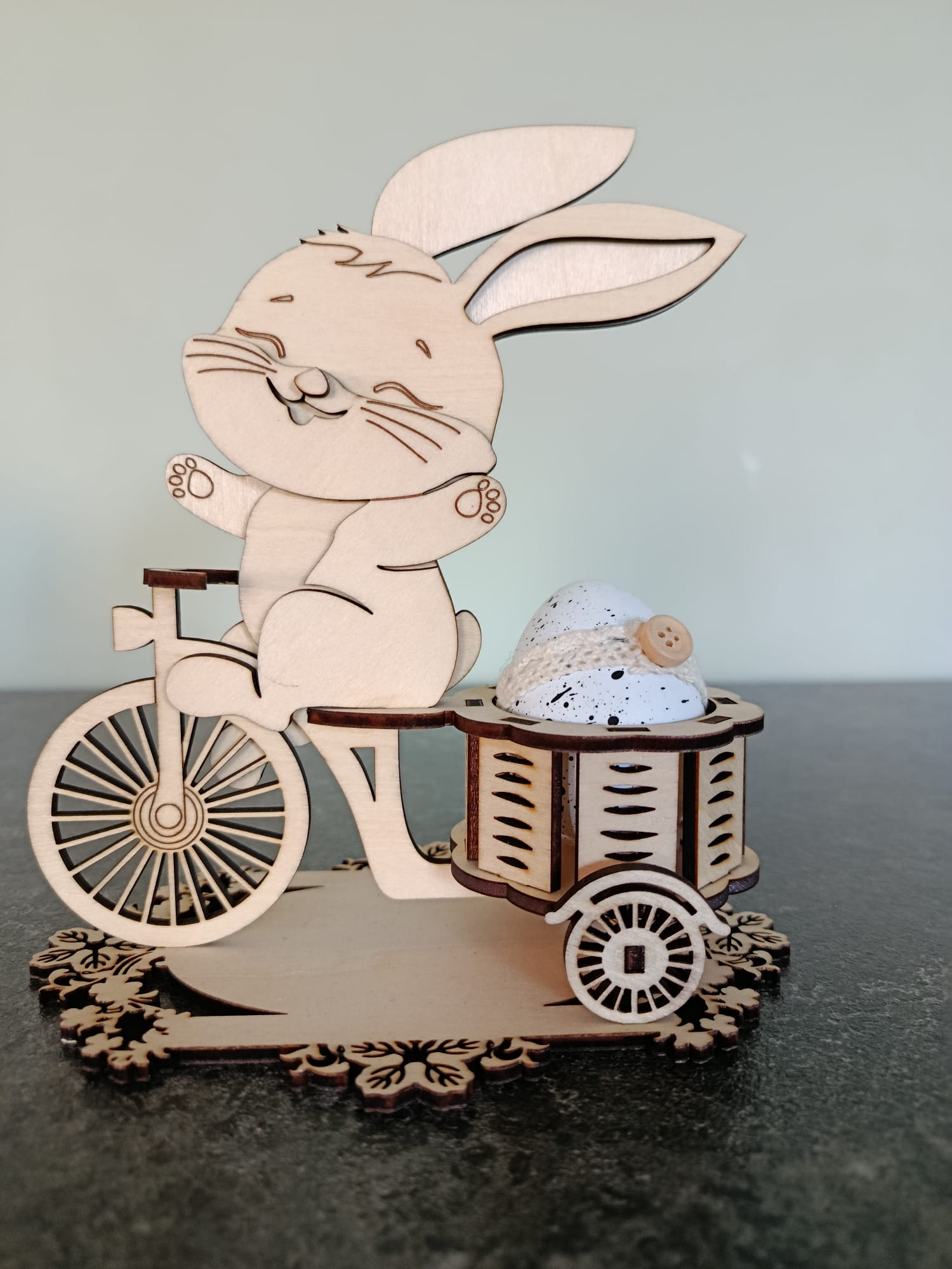 Porte-Œuf de Pâques « Lapin à Tricycle »