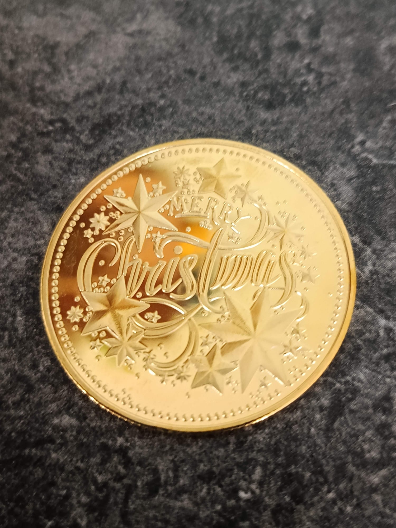 Pièce de Collection Dorée du Père Noël – Édition Spéciale Fêtes – Image 2