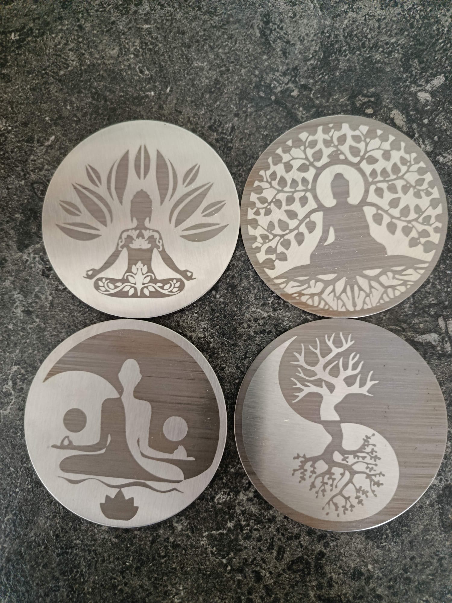 Set de 4 Sous-Verres en Inox avec Support – Image 2