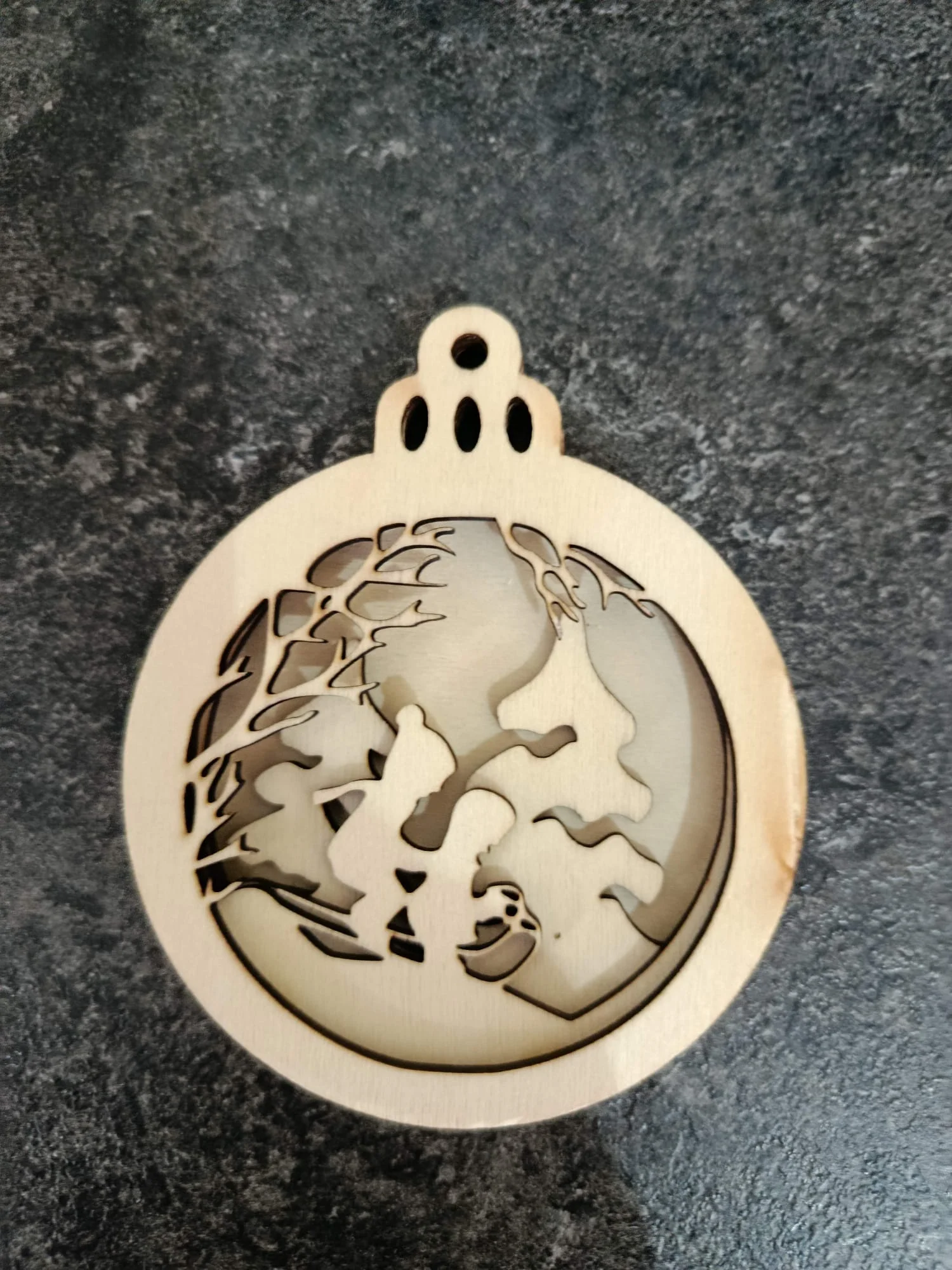 Boule de Noël Artisanale Multi-Couches – Scène de Luge d’Hiver (Brut Naturel)